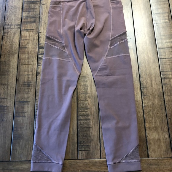 Lululemon Mesh In Motion Crop Antique Bark - Picture 4 of 4